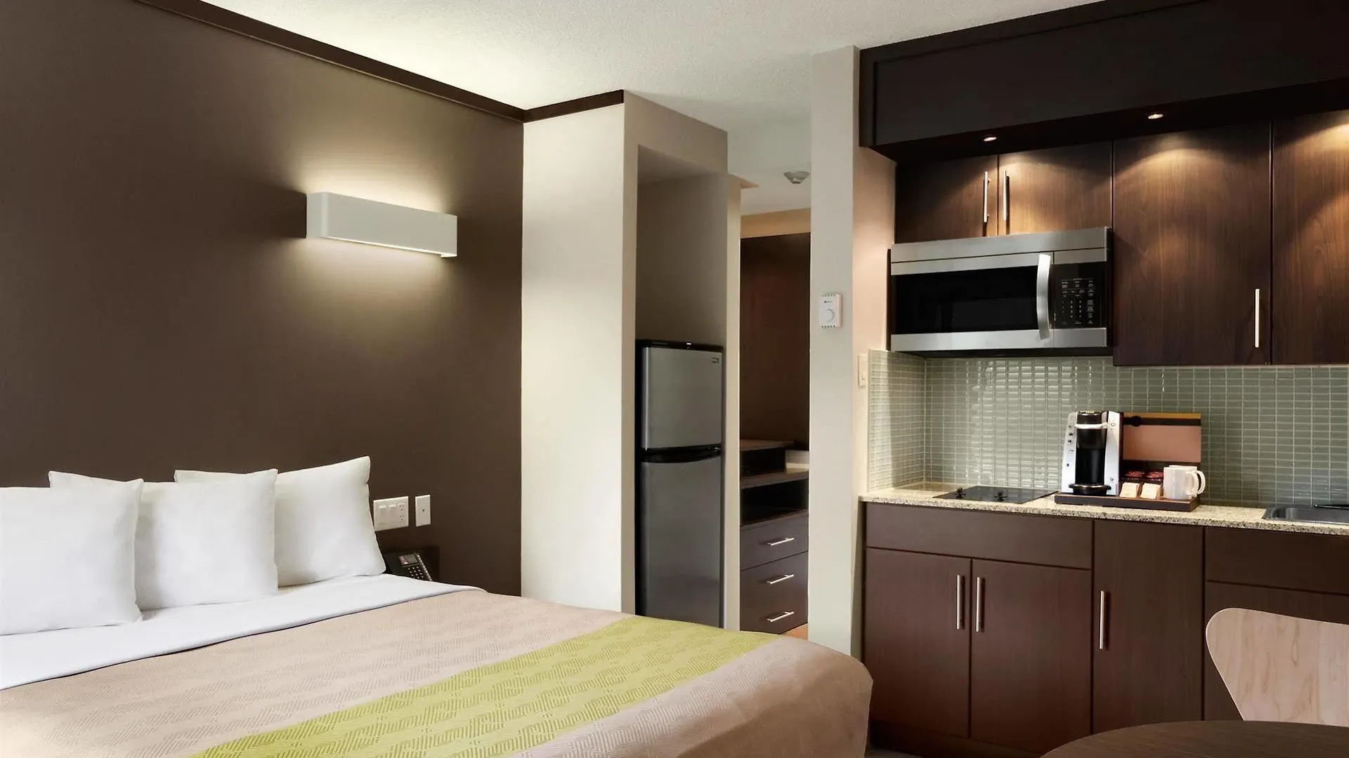 Studio 6 Downtown Toronto Aparthotel