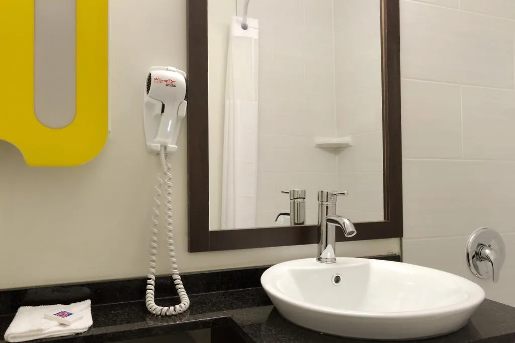 Studio 6 Downtown Toronto Canada