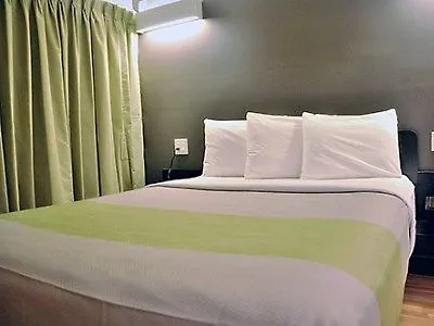 Studio 6 Downtown Toronto 2*,  Kanada